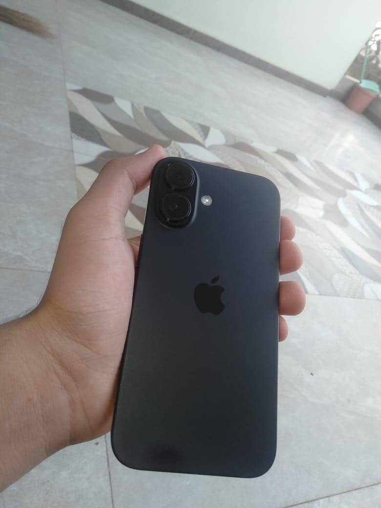 Apple iPhone 16 1