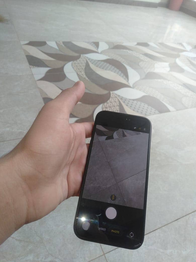 Apple iPhone 16 3