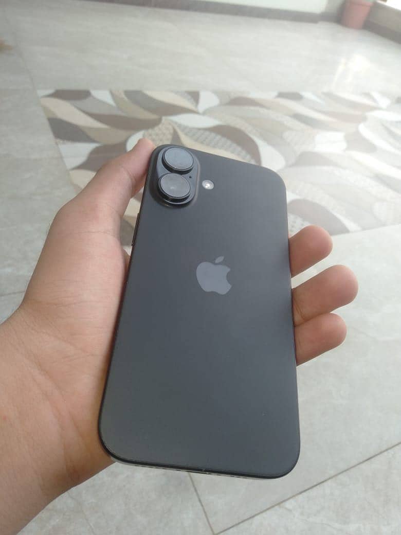 Apple iPhone 16 4