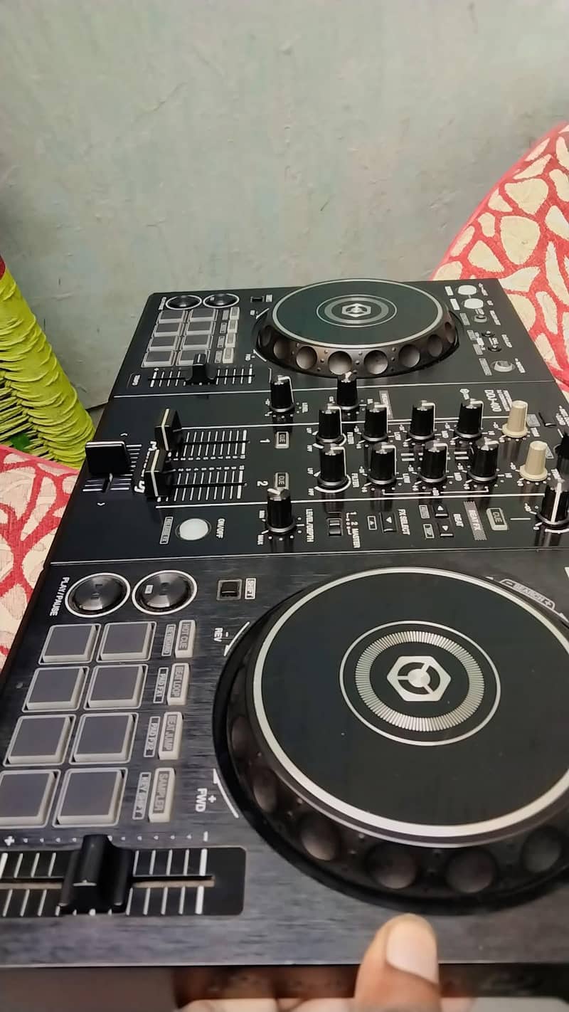 DDj 400 controller 1