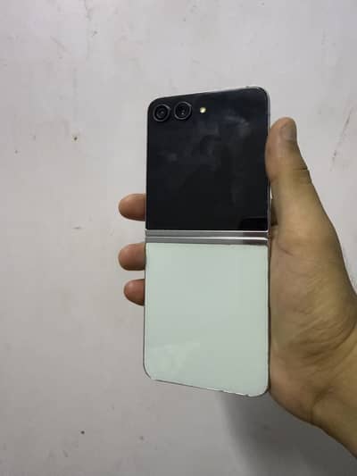 Samsung Galaxy Z Flip 5 | Non-PTA unlocked