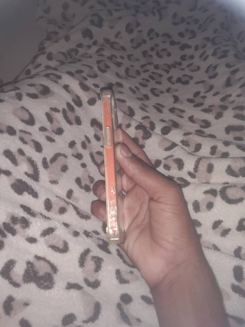 Apple iPhone 13 2