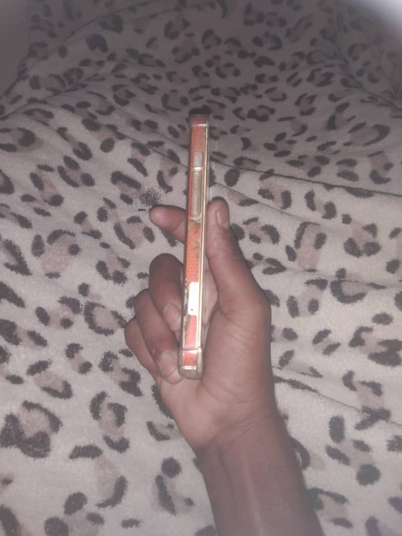 Apple iPhone 13 3