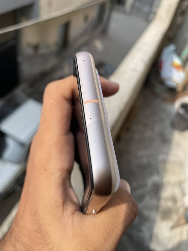 Google Pixel 8 4