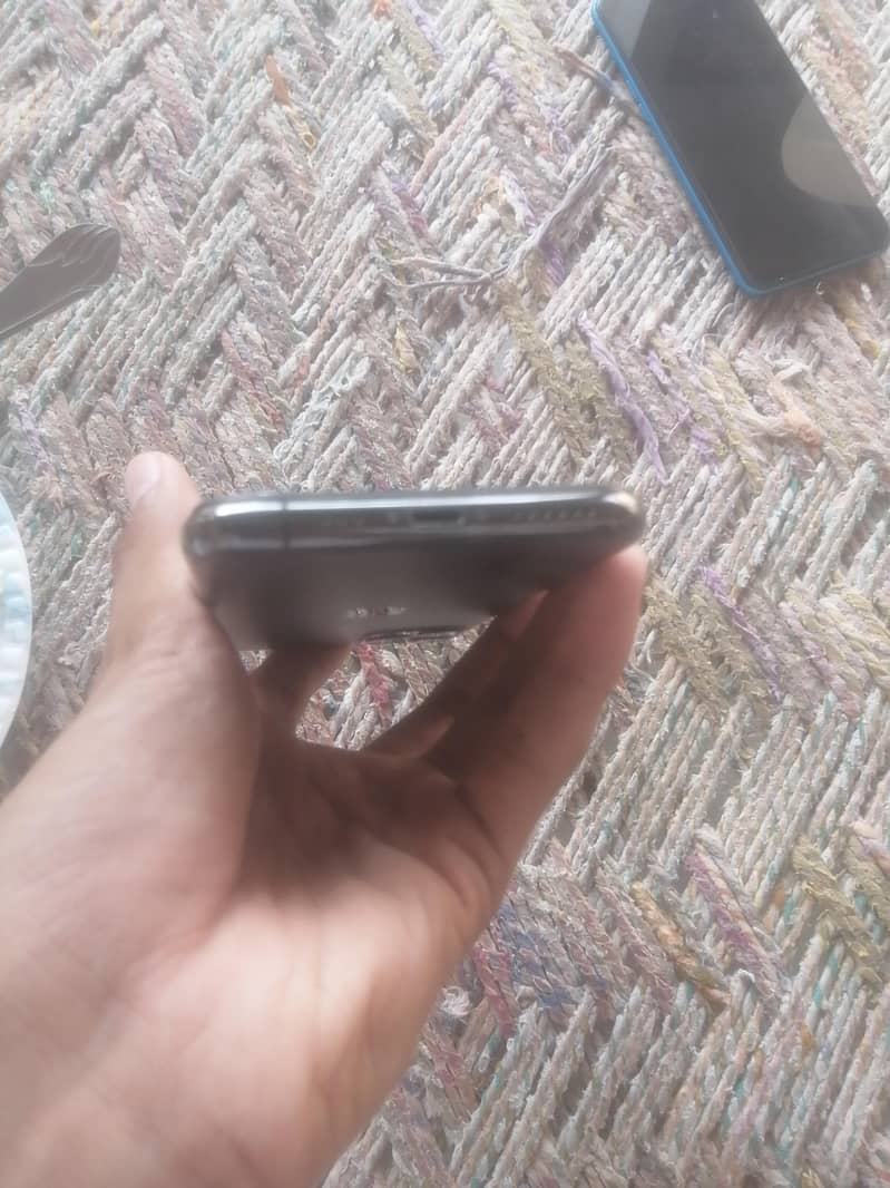 Apple iPhone 11 Pro 2