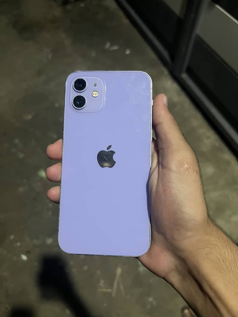 Apple iPhone 12 4