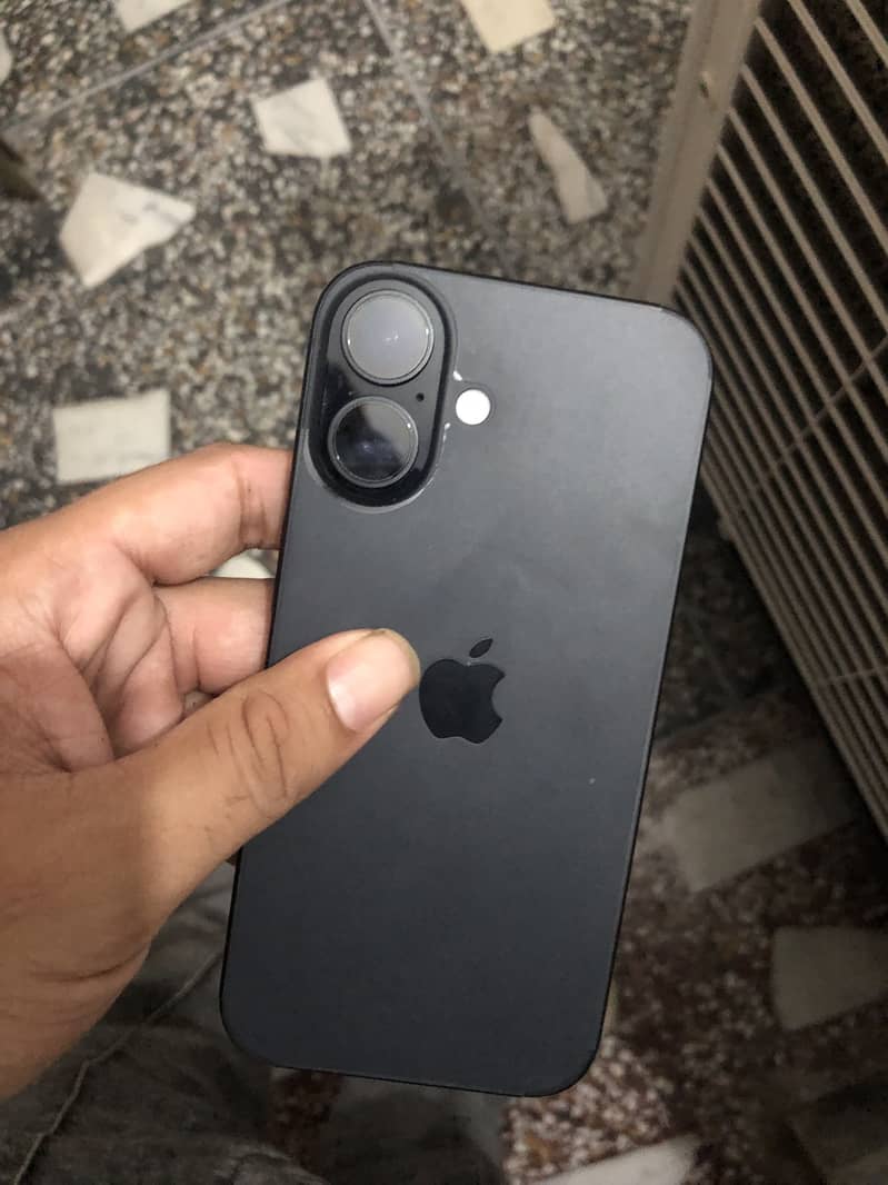 Apple iPhone 16 1
