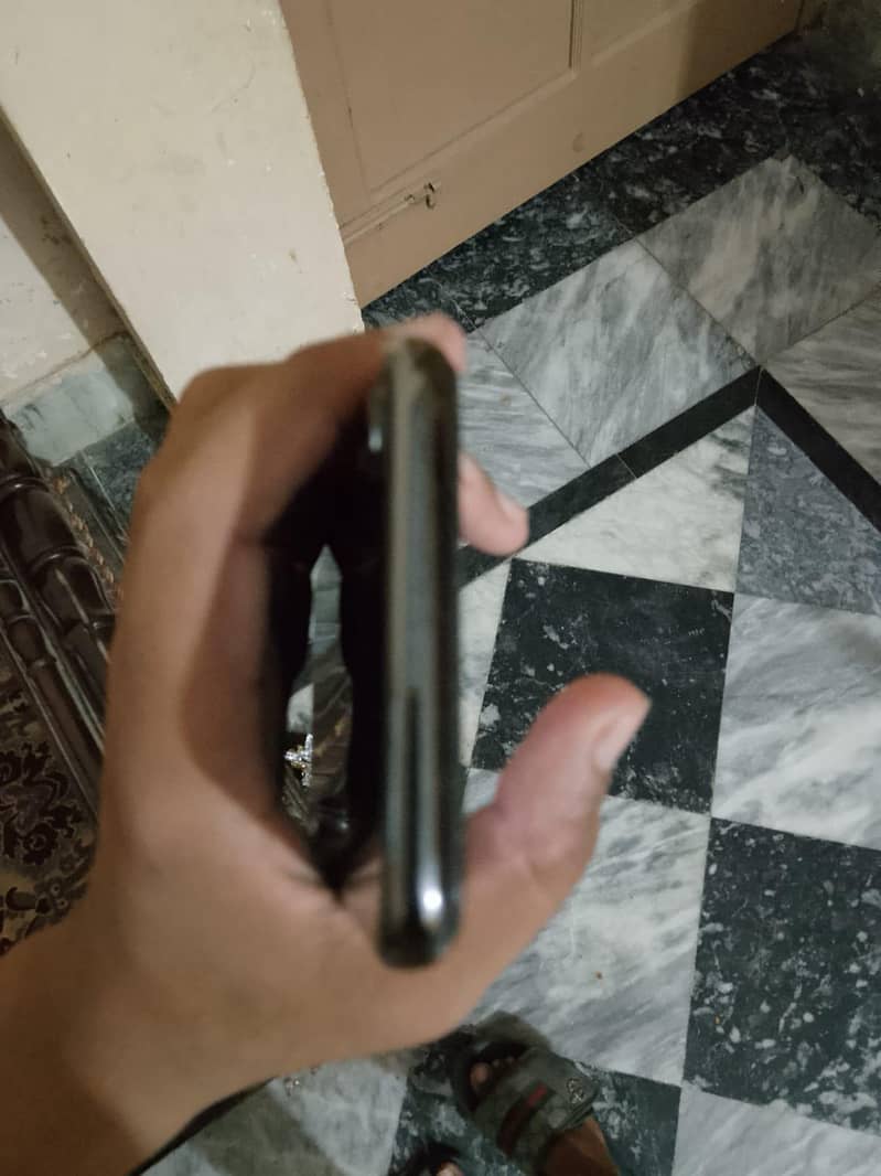 Apple iPhone X 4