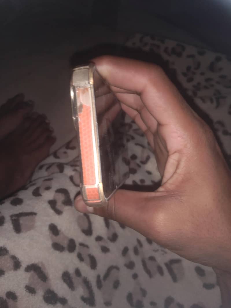 Apple iPhone 13 5