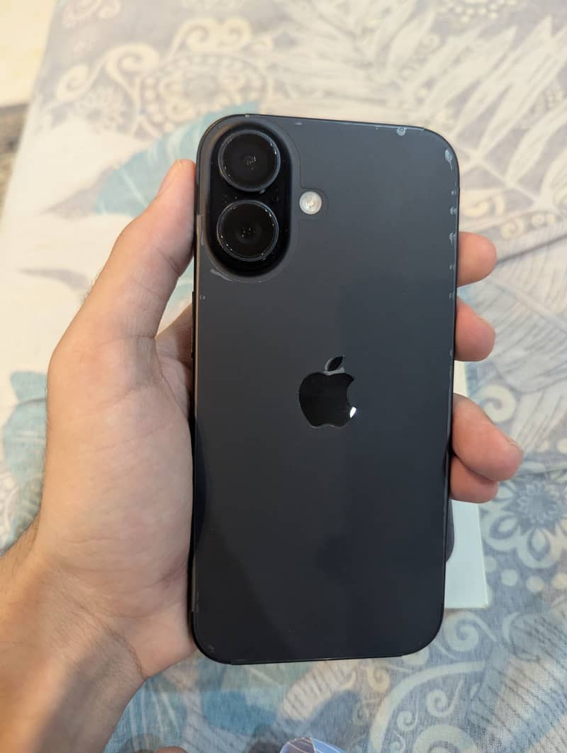 Apple iPhone 16 1