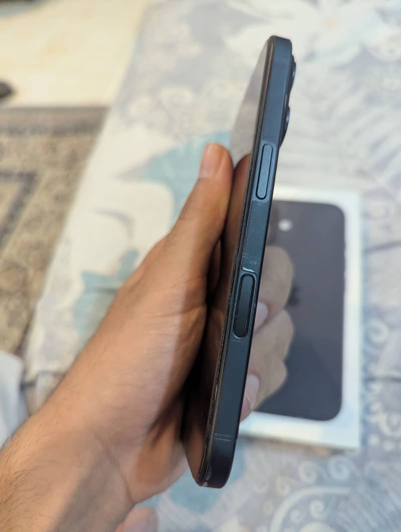 Apple iPhone 16 3