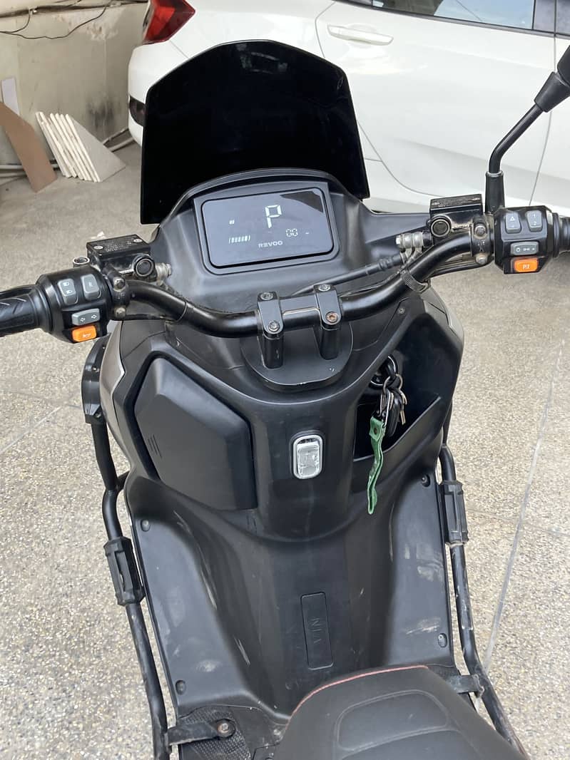 Revoo e52 3