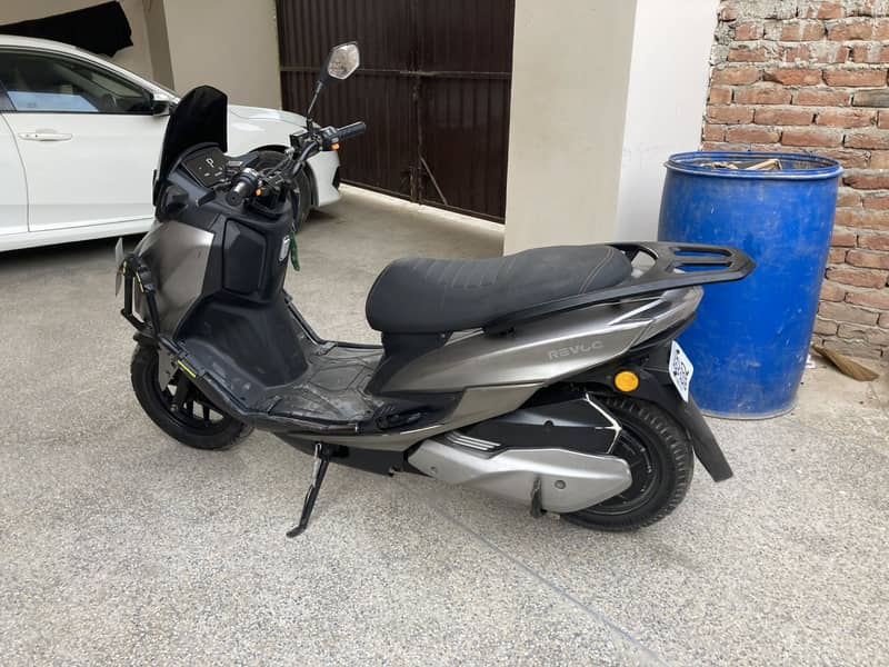 Revoo e52 4