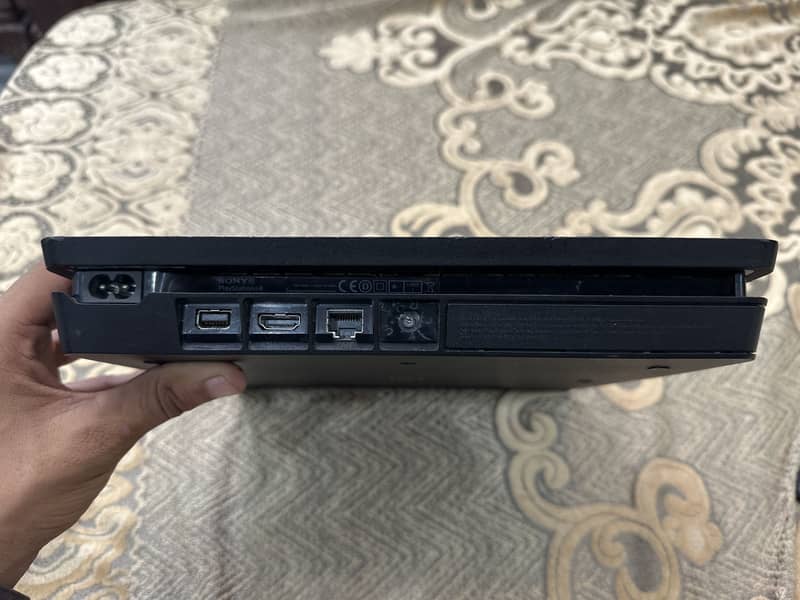 PS4 slim 3