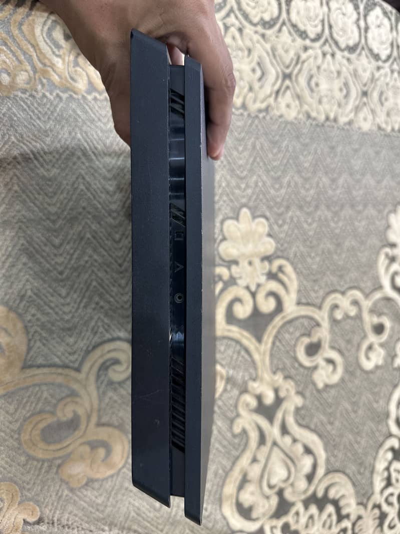 PS4 slim 4