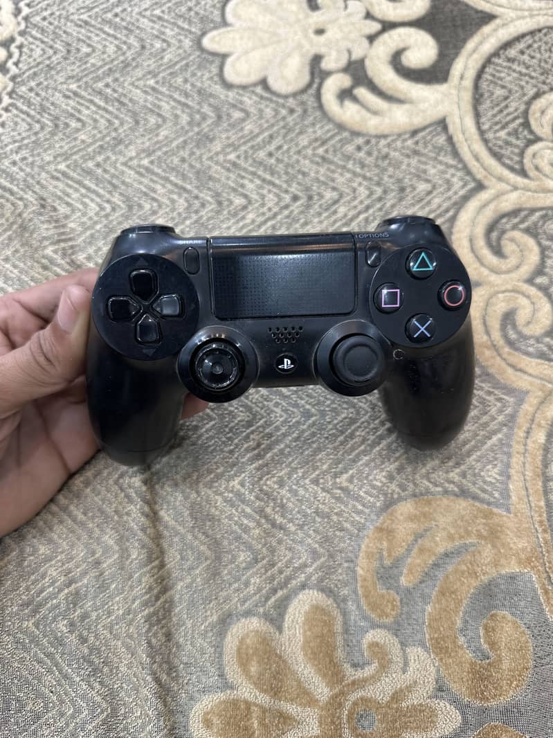 PS4 slim 5