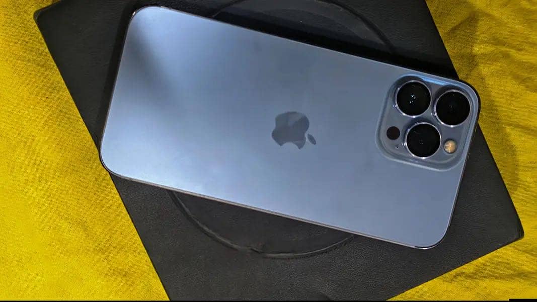 Apple iPhone 13 Pro Max 1