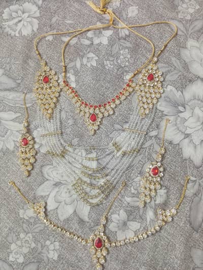 I want to sell bridal jewelry set