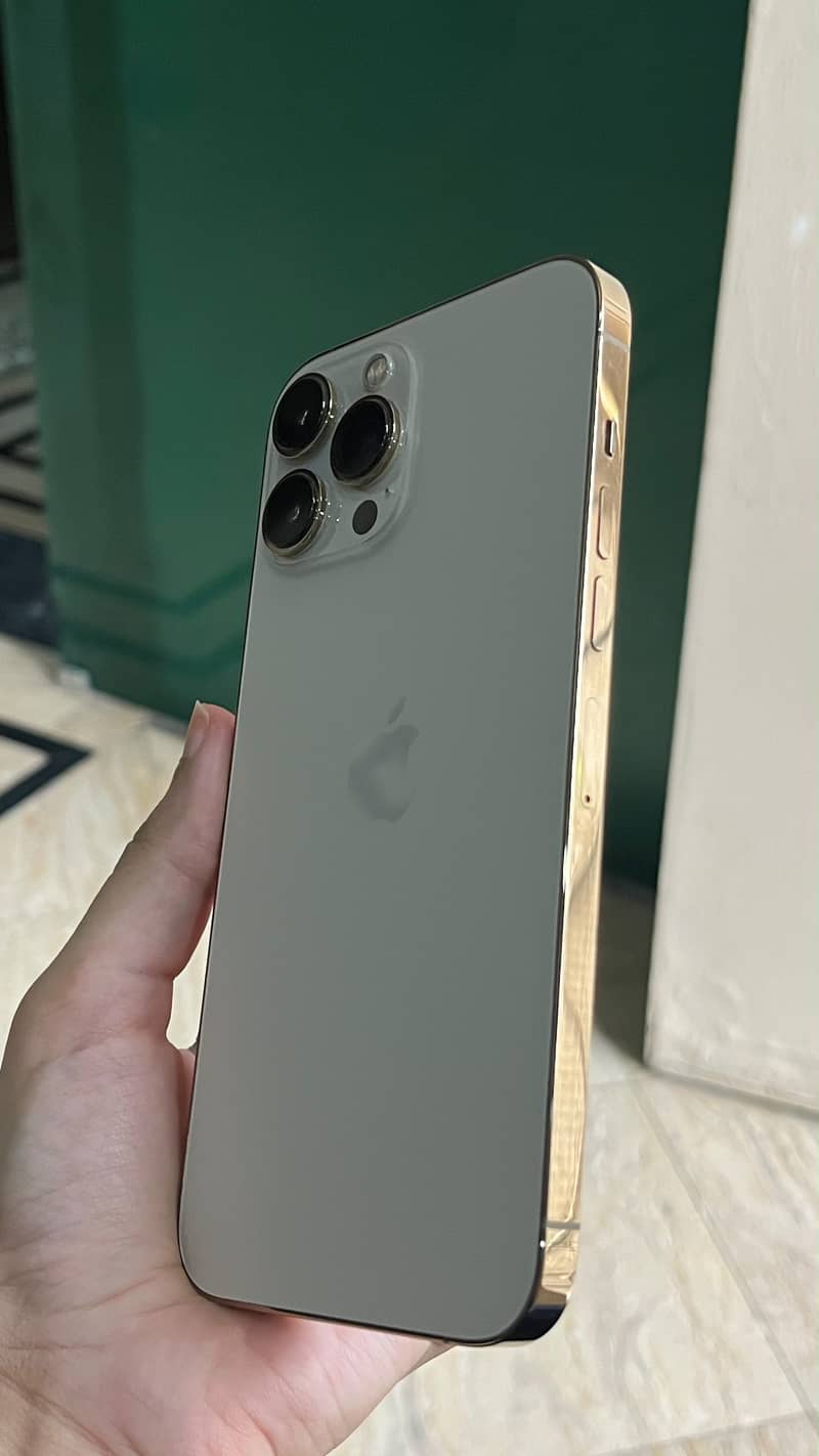 Apple iPhone 13 Pro Max 4