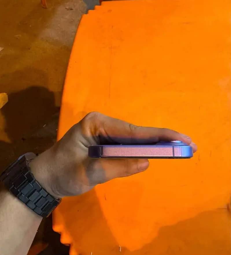 Apple iPhone 16 2