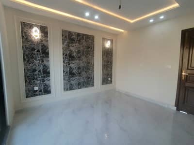 Prime Location House For Grabs In 10 Marla Multan