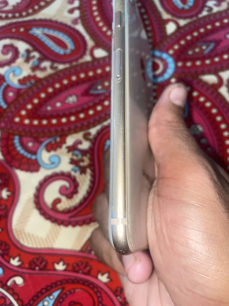 Apple iPhone 8 0