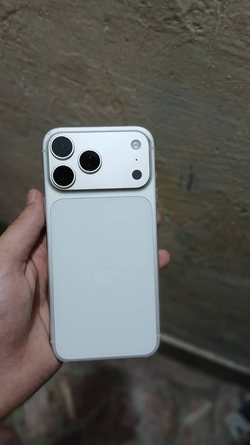 Apple iPhone 17 Pro Max 1