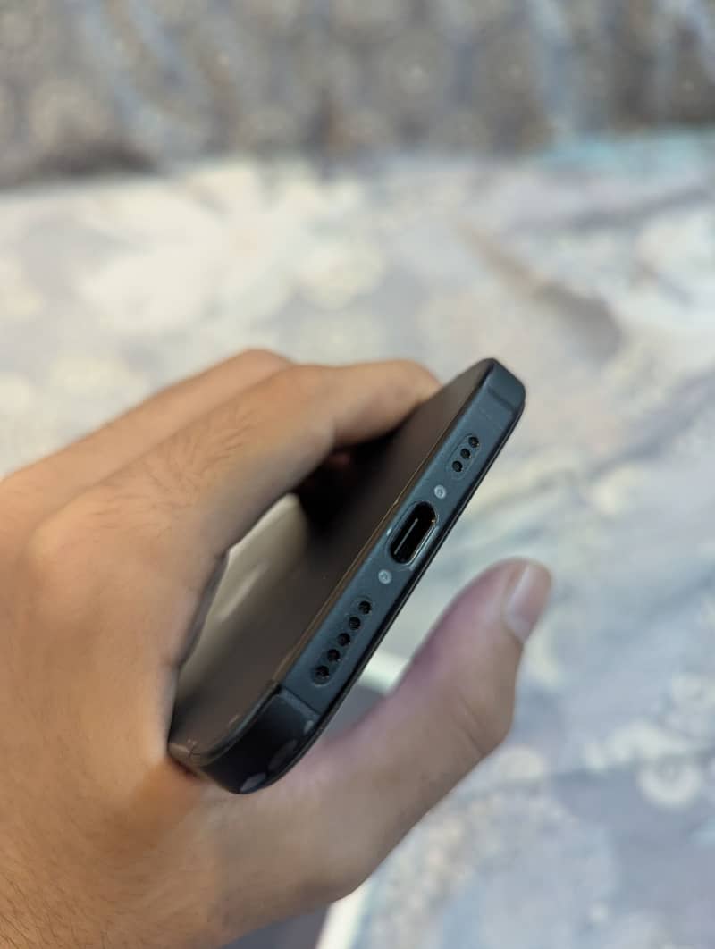Apple iPhone 16 7
