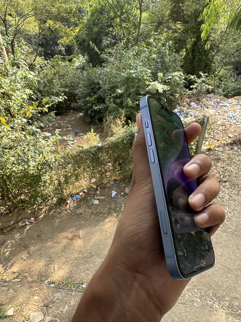 Apple iPhone 14 3