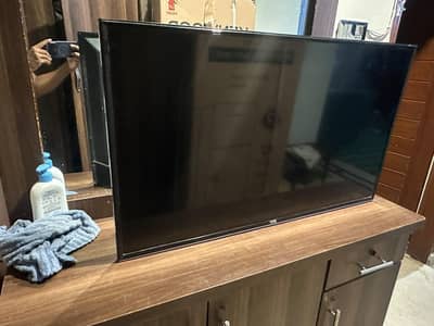 TCL 40 Inch LED TV – Model L40D2720