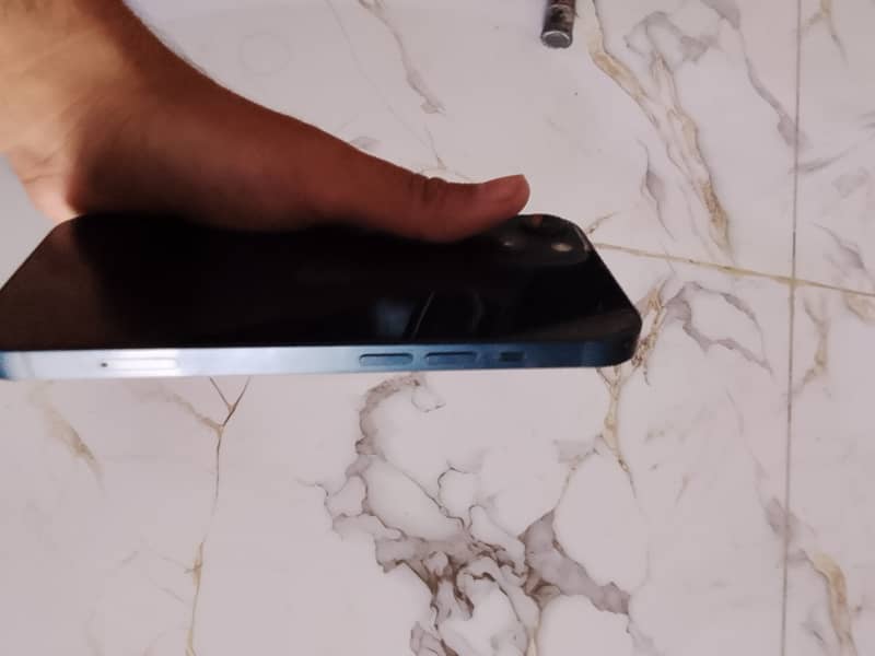 Apple iPhone 13 2