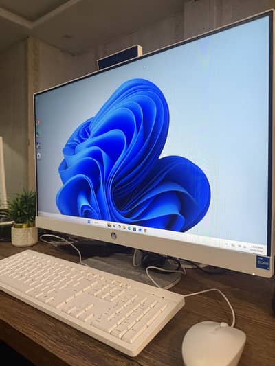 Hp All in one 27 inch HD i5 13 gen
