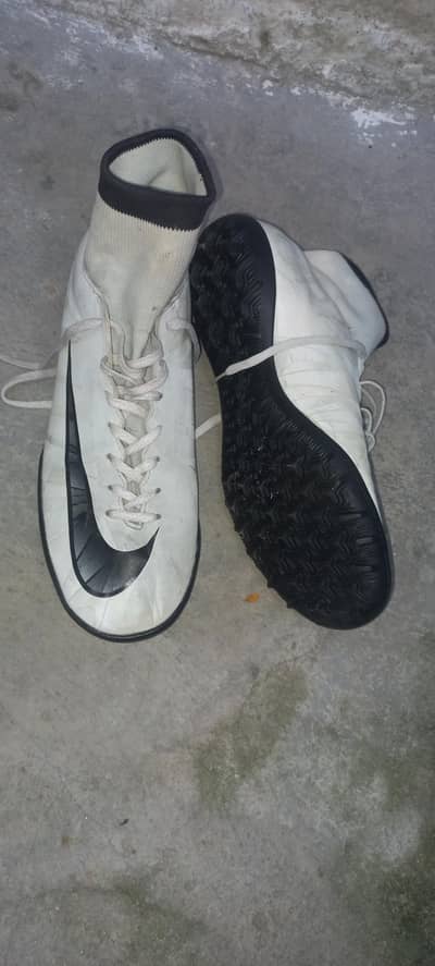 Nike Football Grippers – White/Black – US Size 9.5