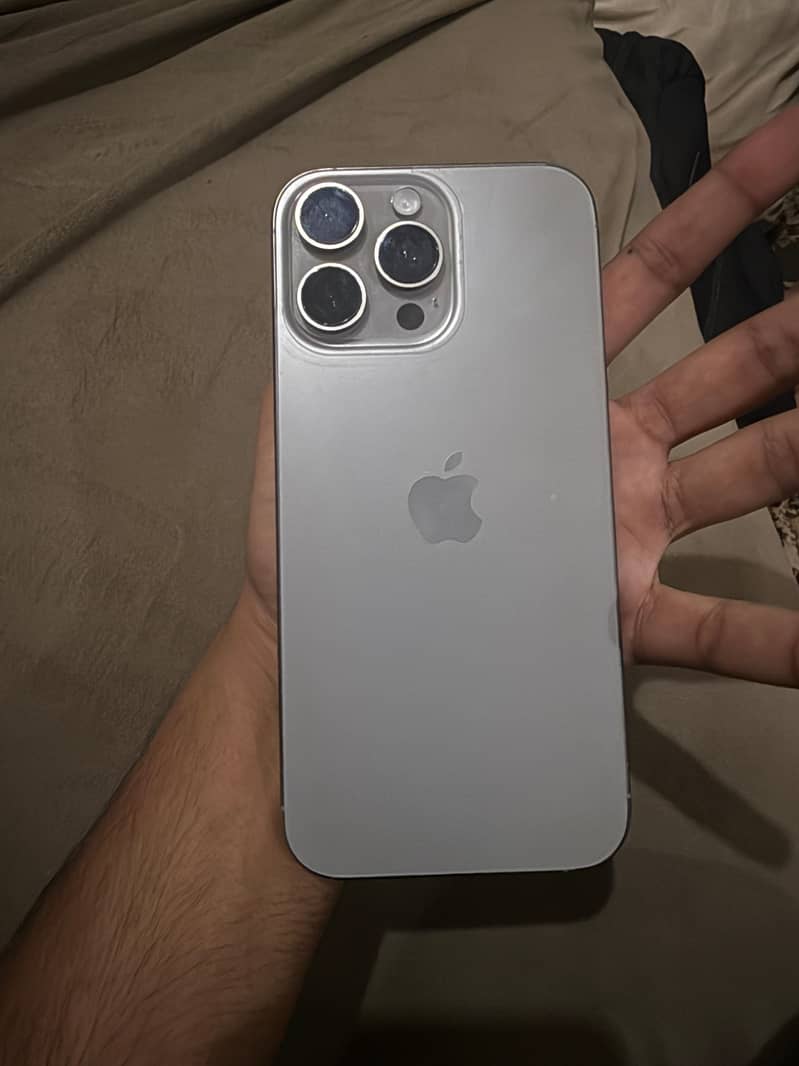 Apple iPhone 16 Pro Max 3