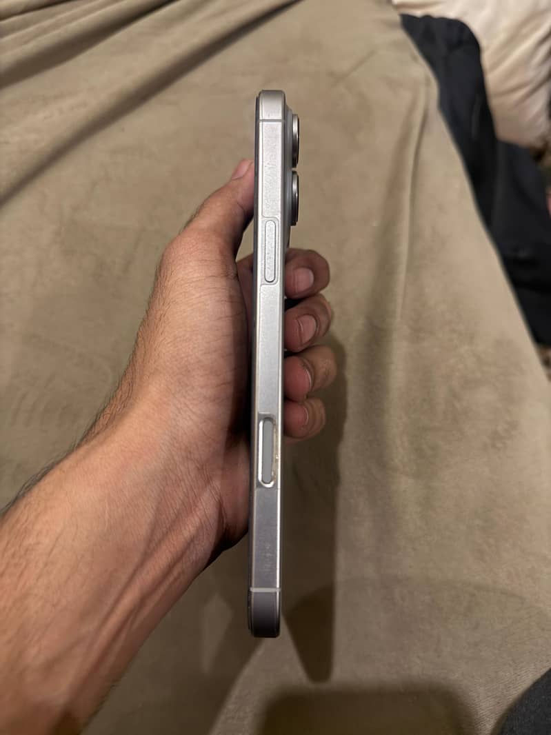 Apple iPhone 16 Pro Max 5