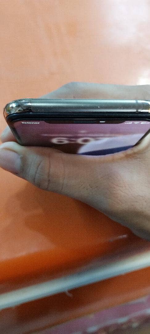Apple iPhone XS 0