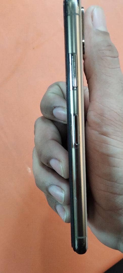 Apple iPhone XS 1