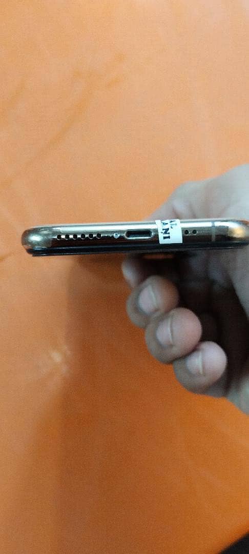 Apple iPhone XS 3
