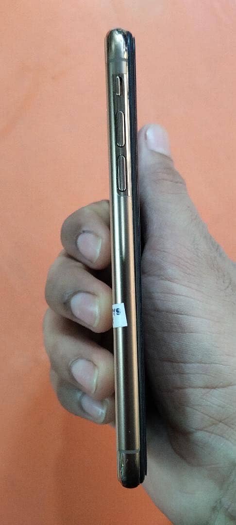 Apple iPhone XS 7