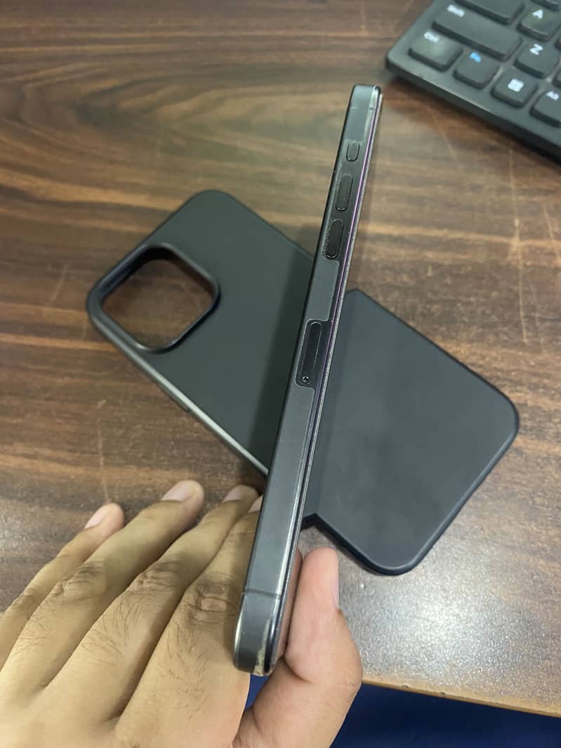 Apple iPhone 15 Pro Max 1