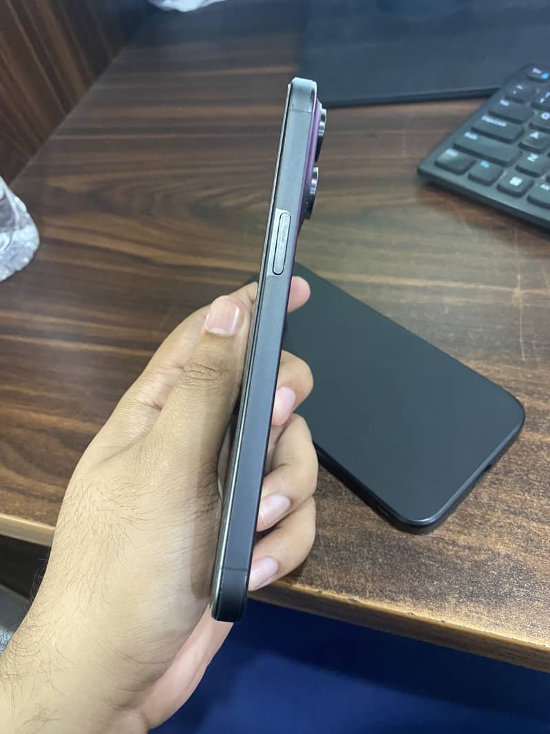 Apple iPhone 15 Pro Max 4