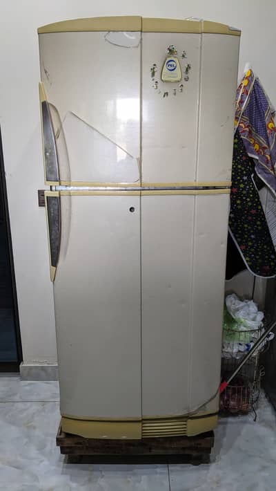 PEL Crystal Classic Refrigerator