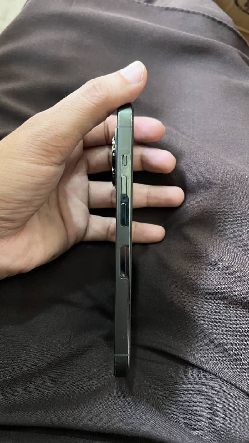Apple iPhone 13 Pro 1
