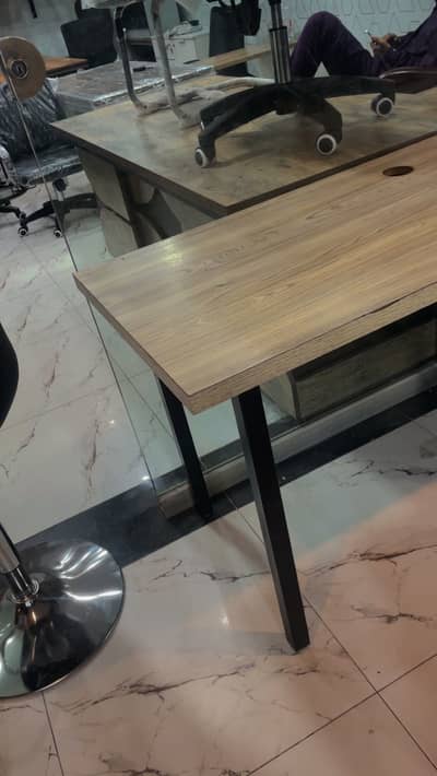 Computer table 2x4