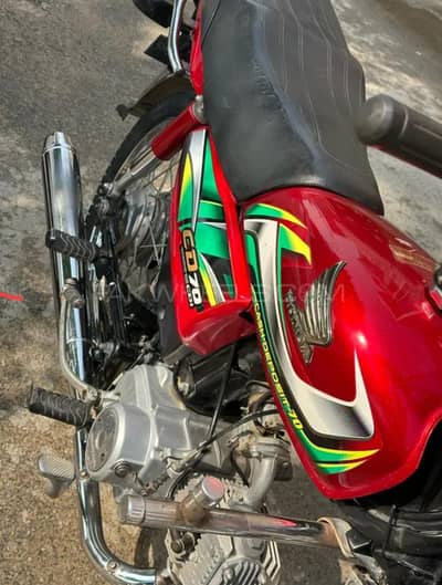 honda cd70 fuel tank and side tapa condition 10/10 like new
