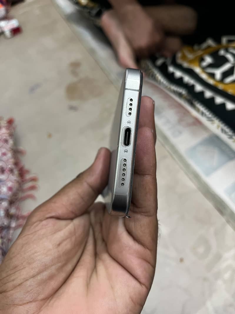 Apple iPhone 15 Pro Max 3