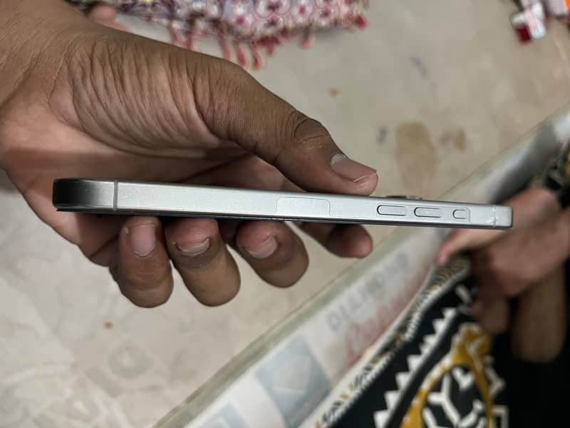 Apple iPhone 15 Pro Max 4