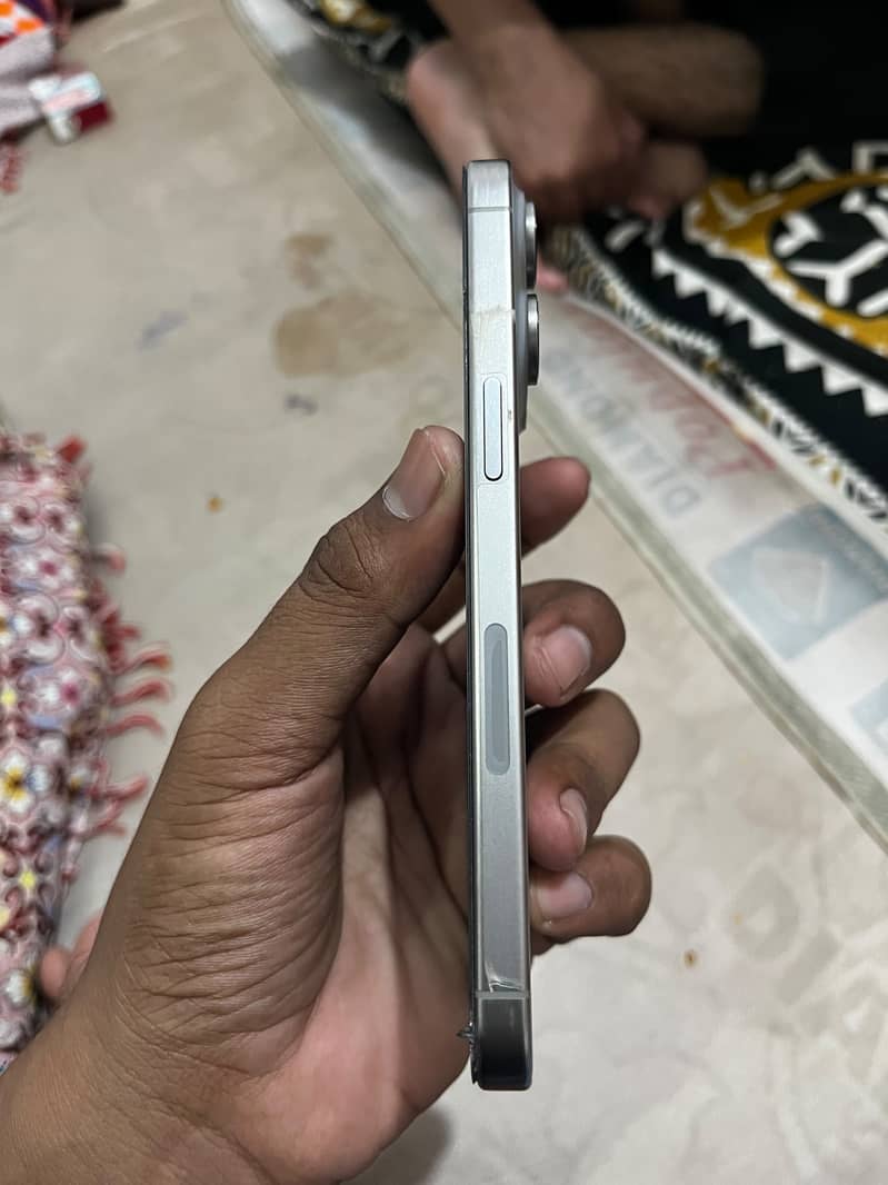 Apple iPhone 15 Pro Max 5