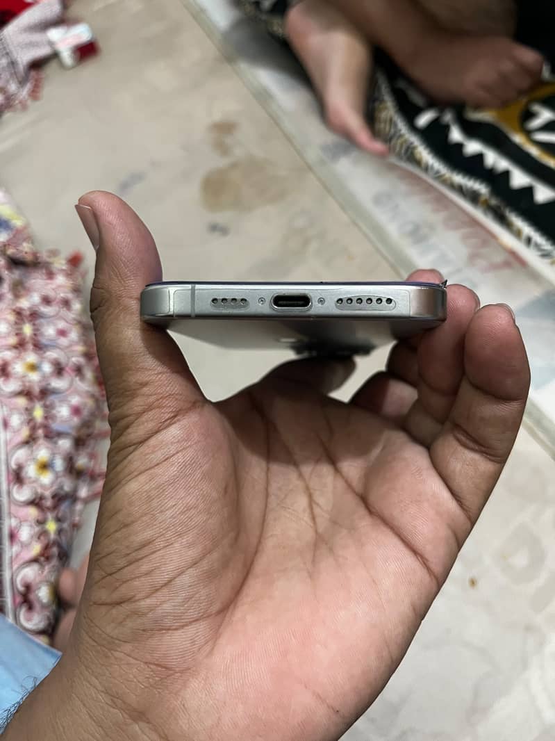 Apple iPhone 15 Pro Max 6