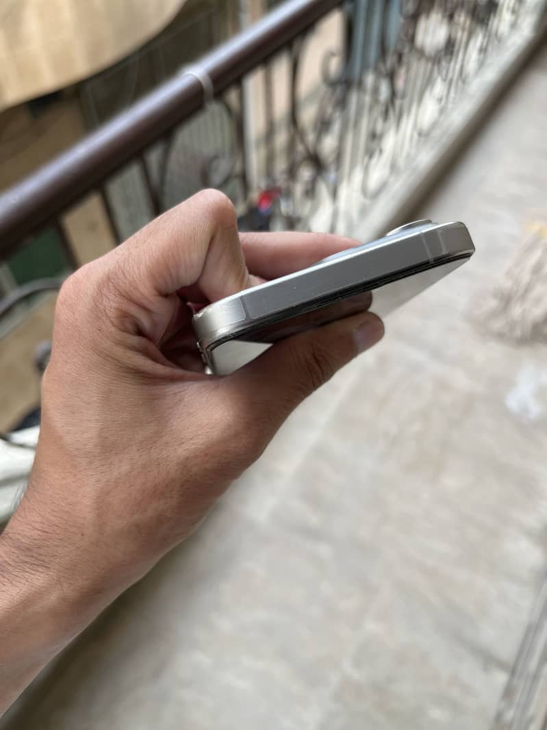 Apple iPhone 15 Pro Max 0